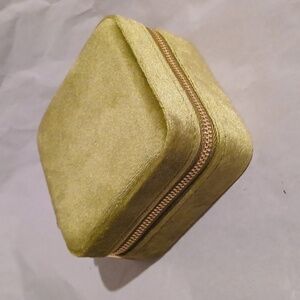 Benevolence Los Angeles Green Velvet Jewelry Case NWOT